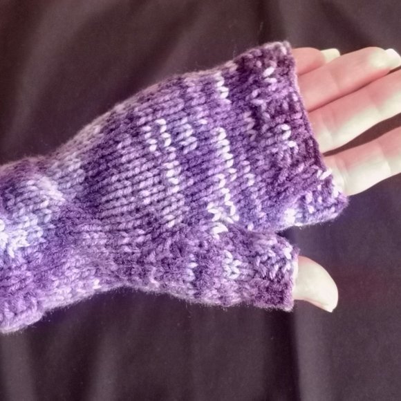 new Handmade Knit Fingerless Gloves Mittens Arm Warmers Glovelets Purple Tones - Picture 5 of 7